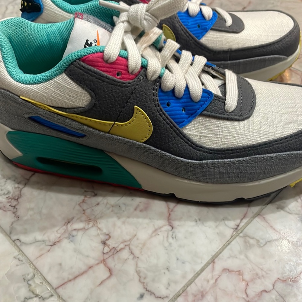 Nike Air Max 90 GS 5Youth dn4415-001 converts to women 6.5 no box